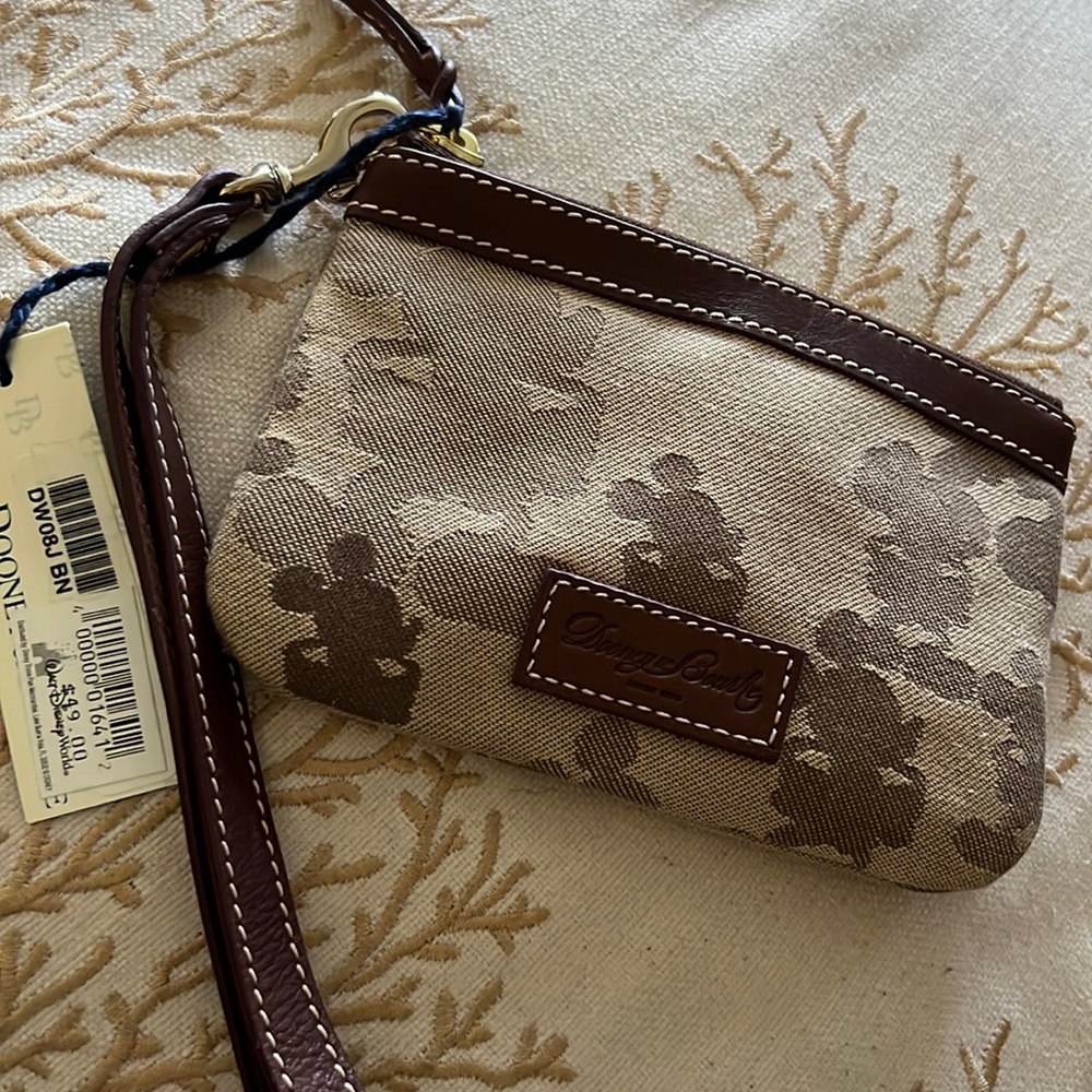 Disney Dooney and Bourke Mickey Mouse Wristlet / Wallet NWT CD03